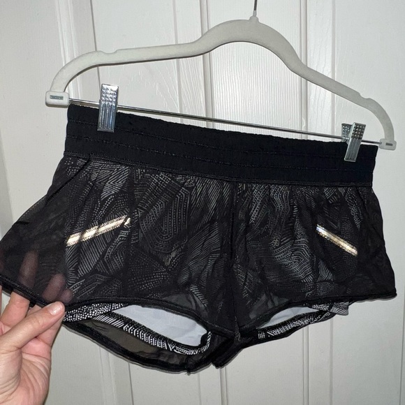Lululemon 🍋 City Sky Run By Short Black Dottie Tribe Size 6 - Picture 7 of 12